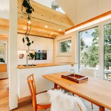 בית נופש Tinyhouse Minimalus Panorama Schlafloft Im Gruenen